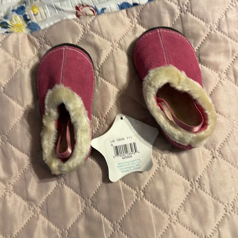 Baby girls hot pink with faux tan fur leather upper. With heel strap size 4.